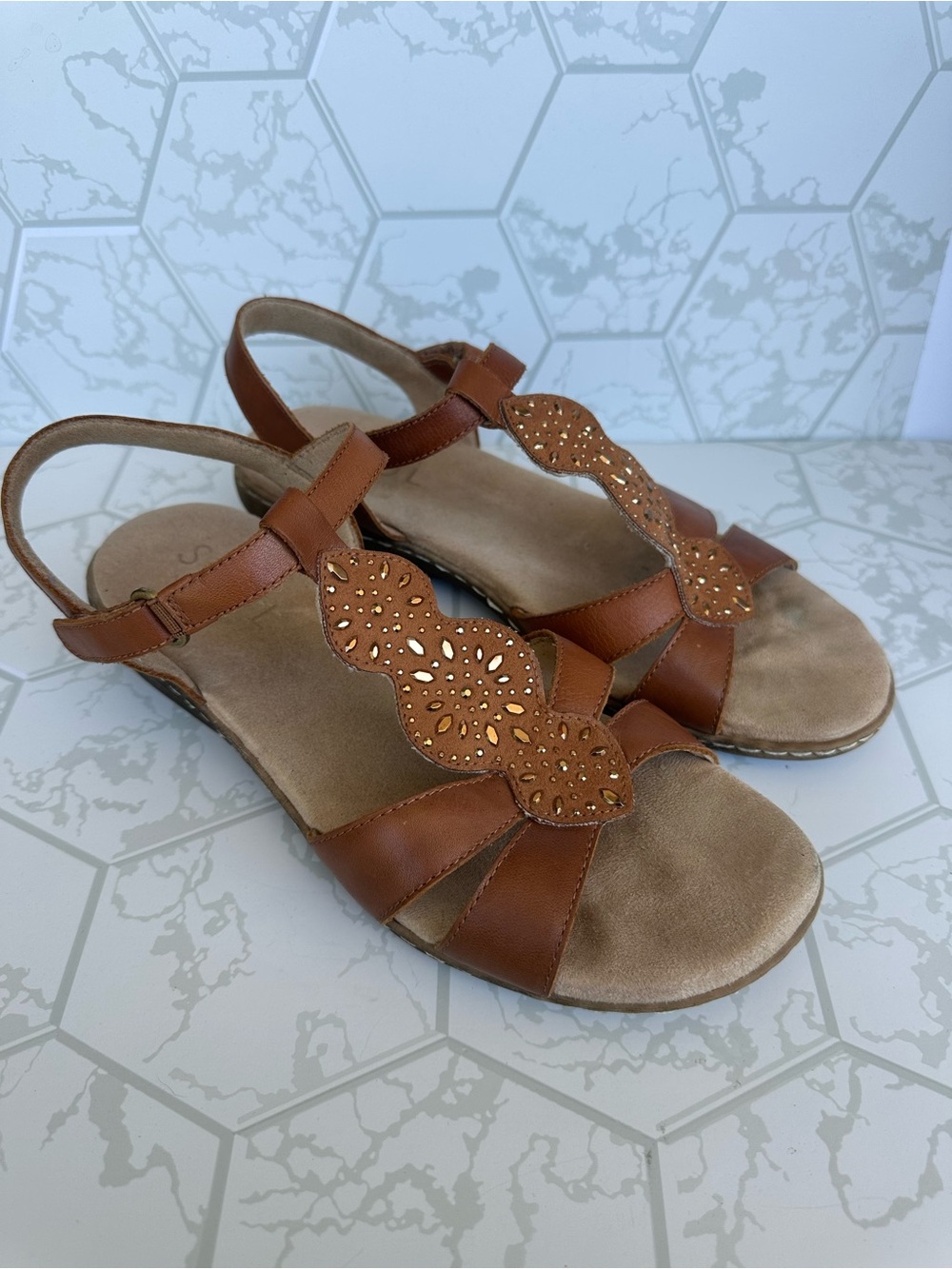 SOUL Naturalizer Women’s Tan Leather T-Strap Sandals